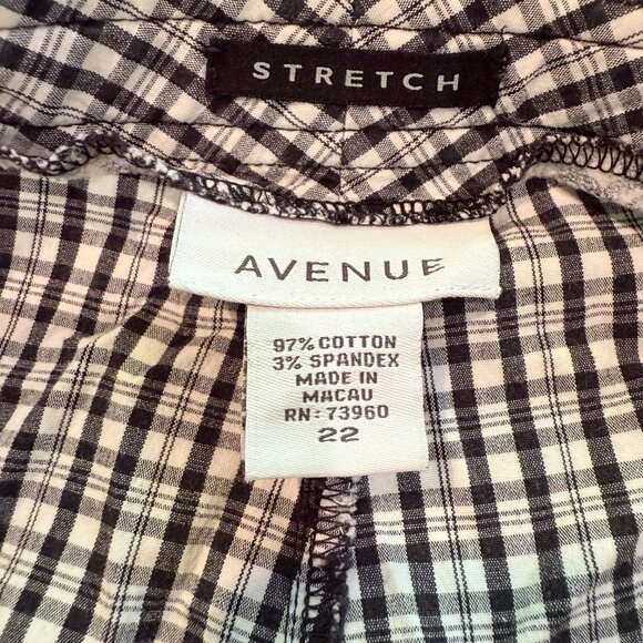 Size 22 Avenue Stretch Capris - Picture 3 of 4